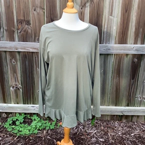 Zara ruffle bottom cotton top, size large - Picture 1 of 6